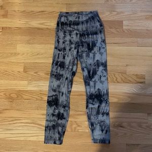 Lululemon size 4 align crop
